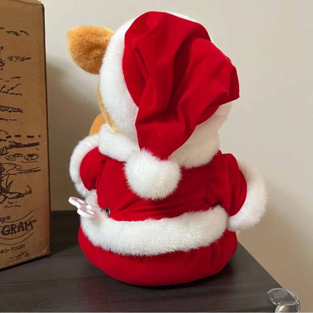 Walt Disney Pooh Bear We wish you a Merry Christmas Wind up Plush with Box